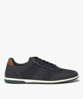 baskets homme unies en mesh style casual a semelle contrastee bleu chine baskets et tennis